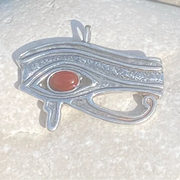 Eye of Horus pendant .925 Sterling Silver with genuine Carnelian Falcon - Picture 11 of 12